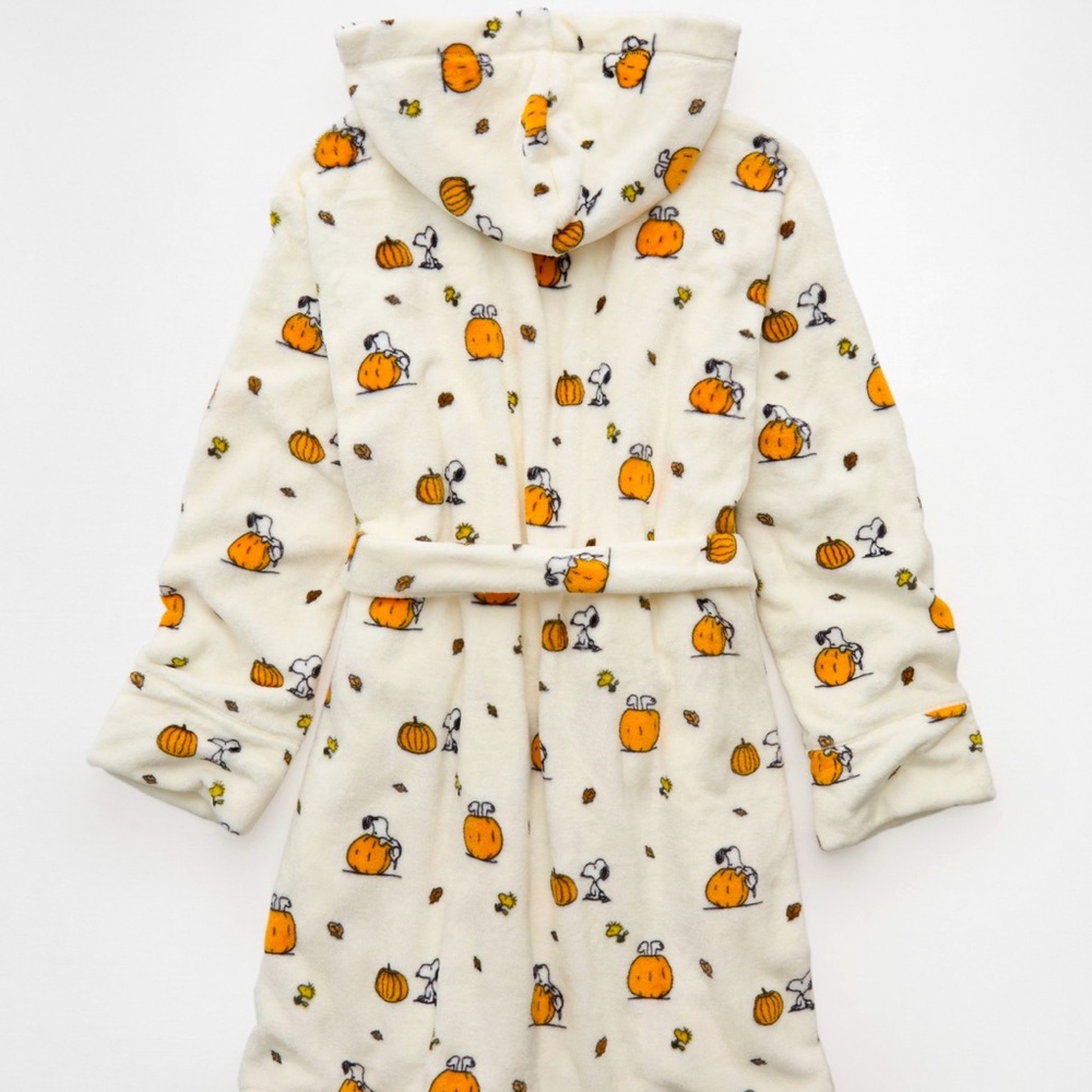 🍨🧡 American Eagle Snoopy Cozy Bath Robe 🍨🎃 - Picture 3 of 5